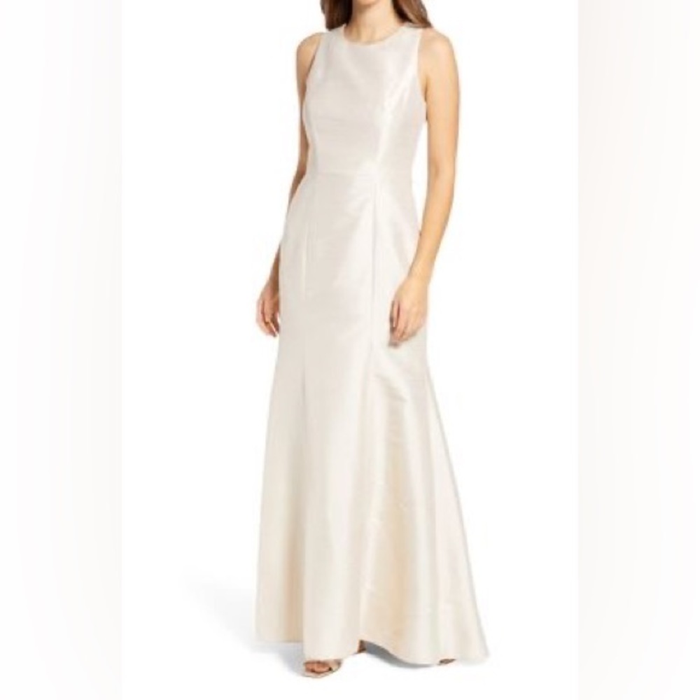 NWT Alfred Sung D747 V Neck Cutout Back Bridesmaid Dress SZ 8